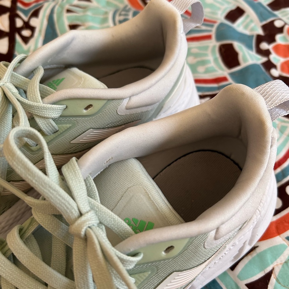 Women’s Adidas Questar - Picture 4 of 5